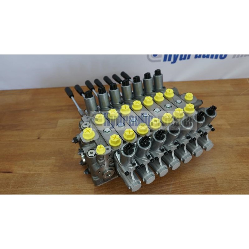 7-Sektionen Proportional Hydraulikventil 350 bar 50 l/min (13 gpm) 24V Hydraulic Master